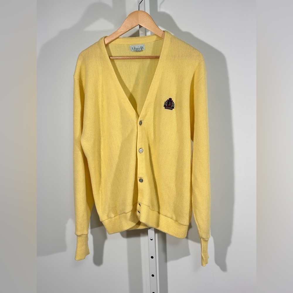 IZOD yellow cardigan XL – preppy crest knit, academia vintage, soft pastel